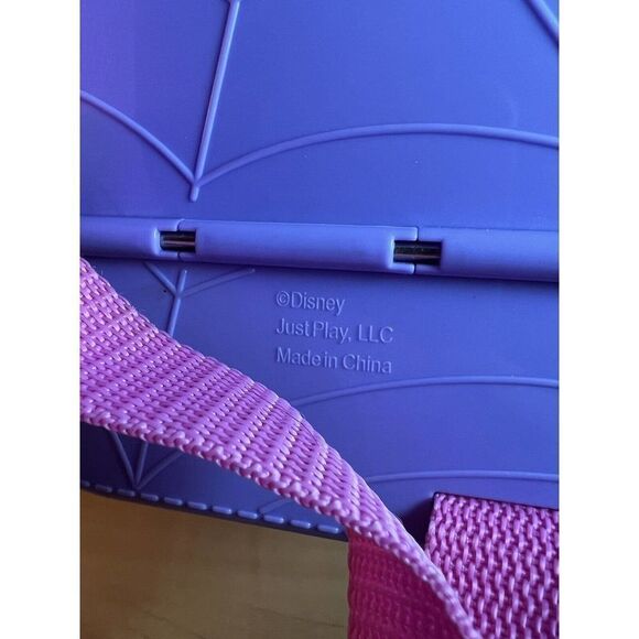 Disney Vampirina Boo -Tastic Plastic Backpack Just Play Carry Bag - Picture 8 of 10